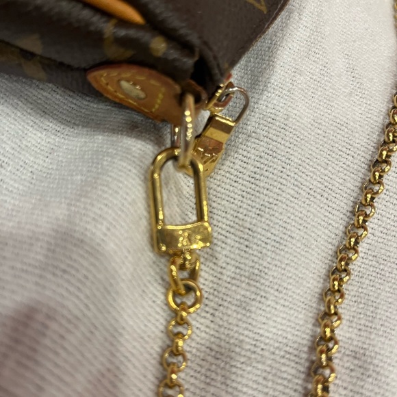 Authentic Louis Vuitton *vintage* hang bag. - Picture 4 of 7